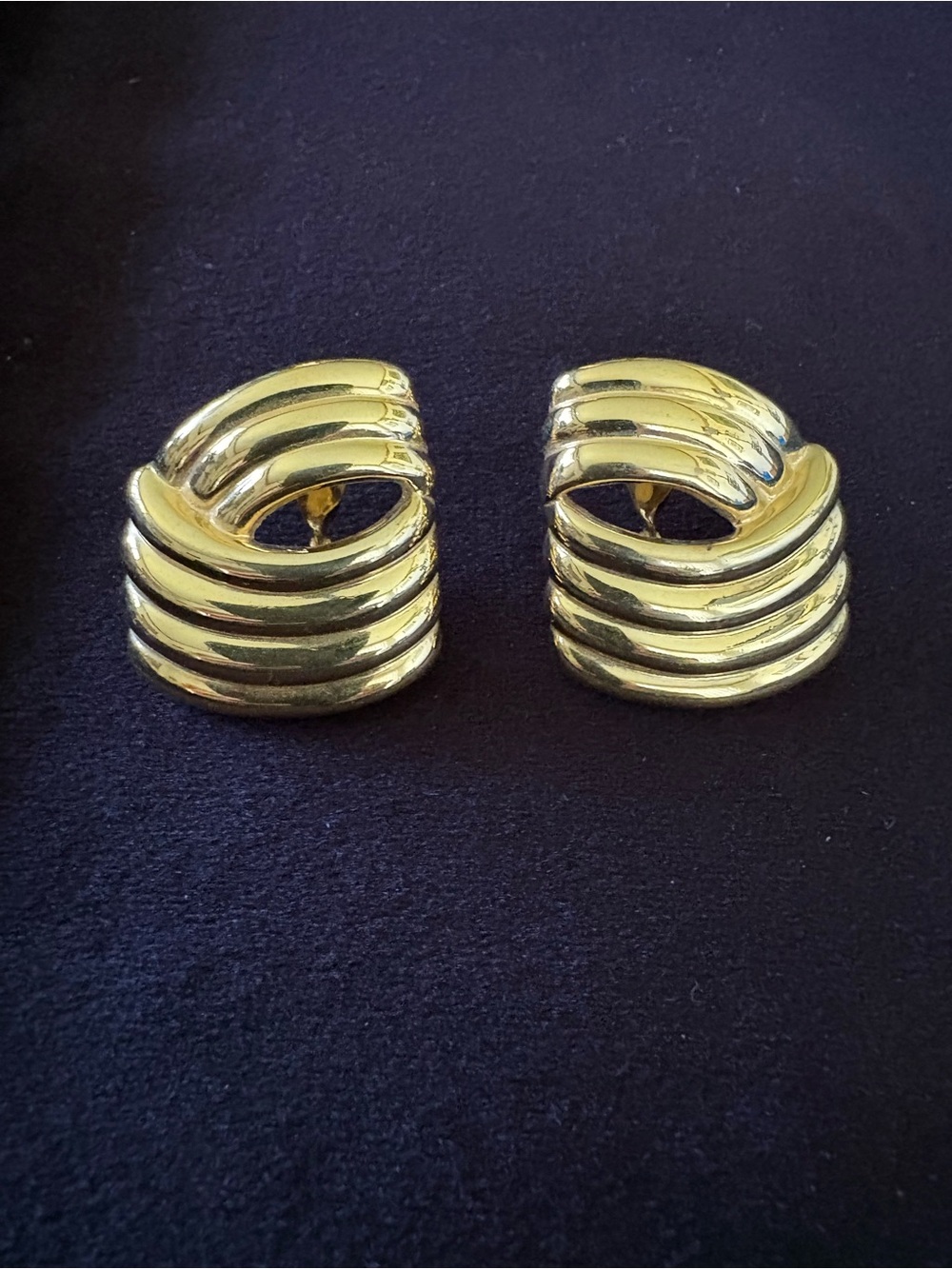 Vintage Signed Monet Gold Ripple Geometric Clip-On Earrings. Excellent Condition